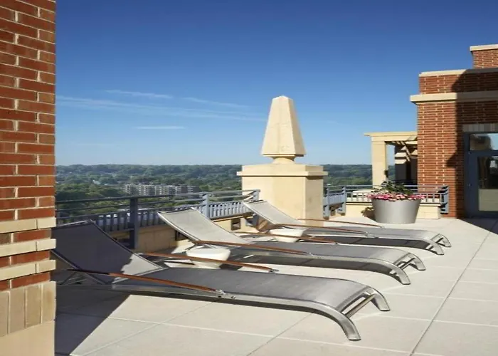 Splendid 2 Bedroom Condo At Pentagon City